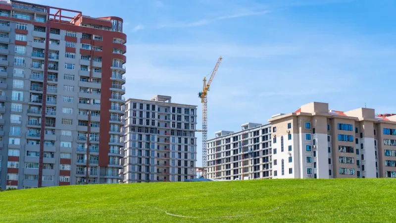 Kat Karşılığı İnşaat Nedir? Arsa Sahipleri İçin Avantaj ve Riskler